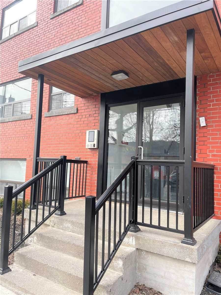 8 Castleton Ave - Photo 1