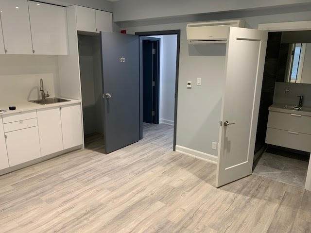 3735 Lake Shore Blvd - Photo 1