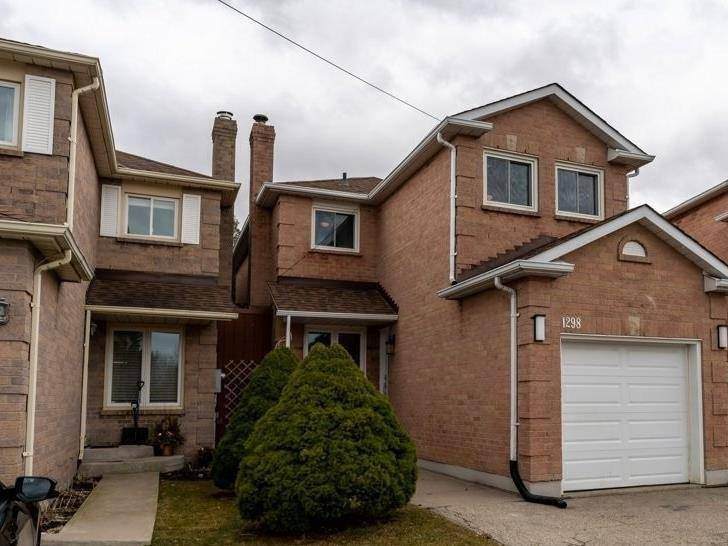 1298 Valerie Cres - Photo 1