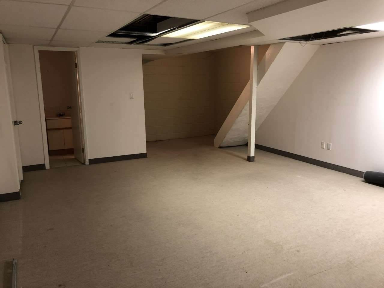 846 Browns Line - Photo 1