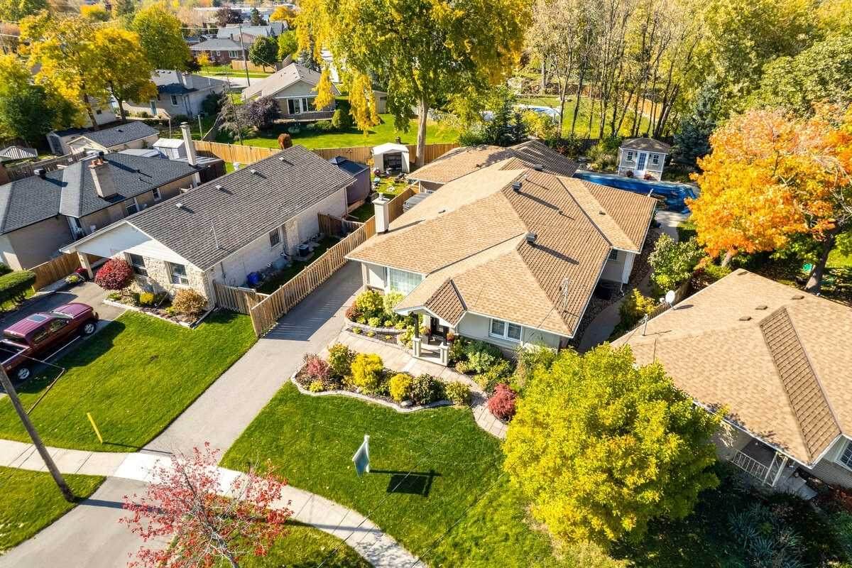16 Bairstow Cres - Photo 1