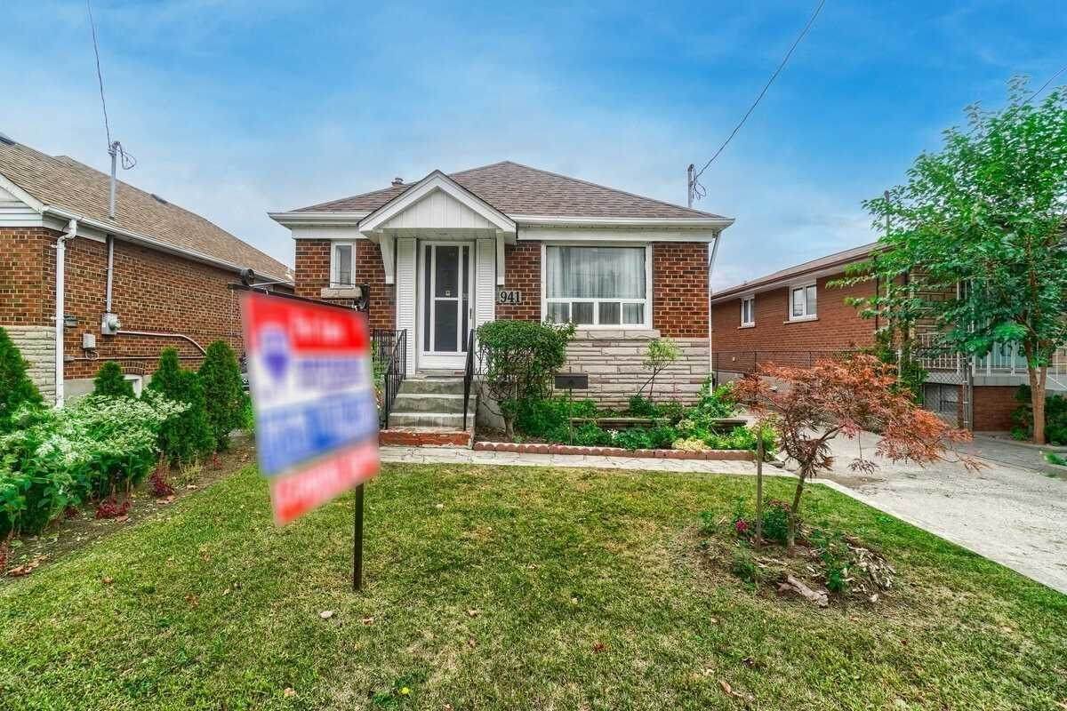 941 Islington Ave - Photo 1