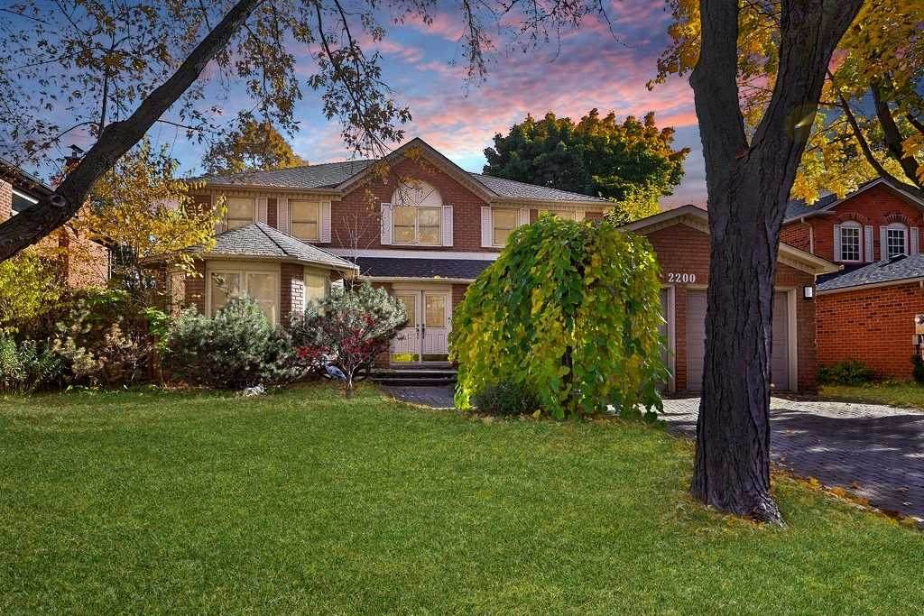 2200 Dunvegan Ave - Photo 1