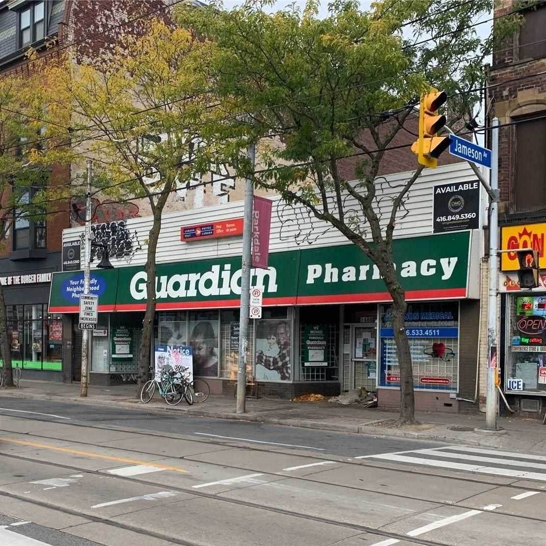 1488 Queen St - Photo 1