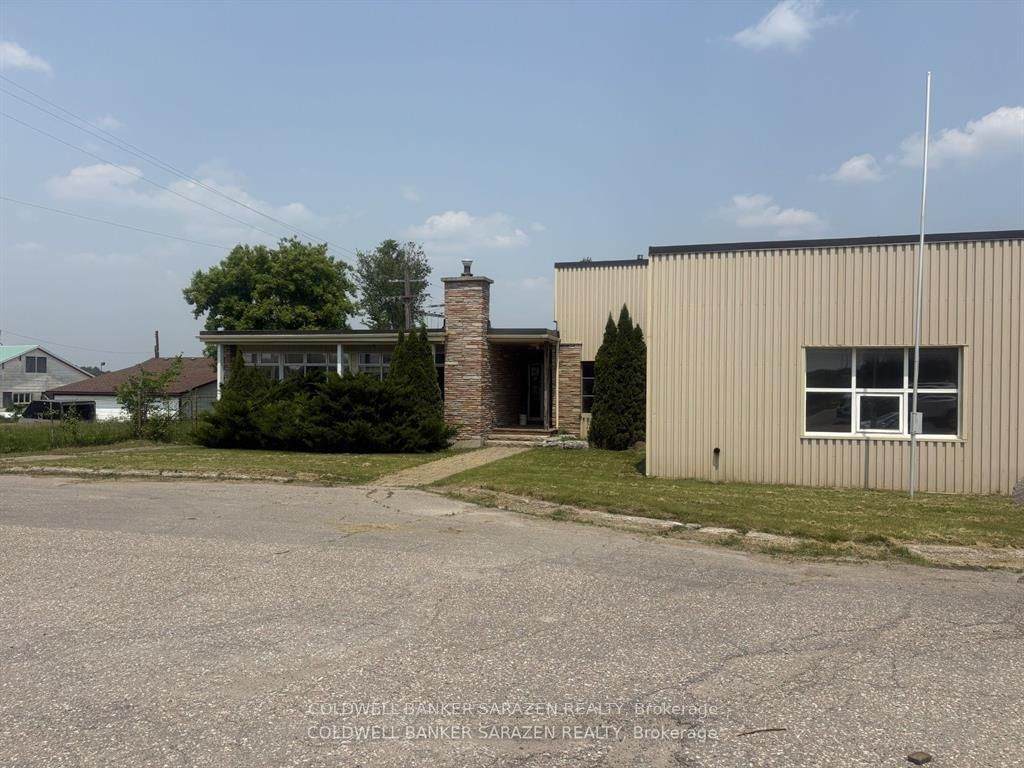 276 Madawaska Boulevard - Photo 1