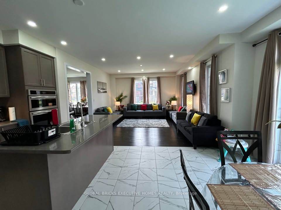 https://bt-photos.global.ssl.fastly.net/toronto/orig_boomver_1_X12850800-1.jpg