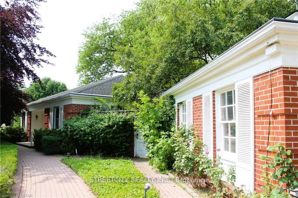 1517 Gloucester Road - Photo 1