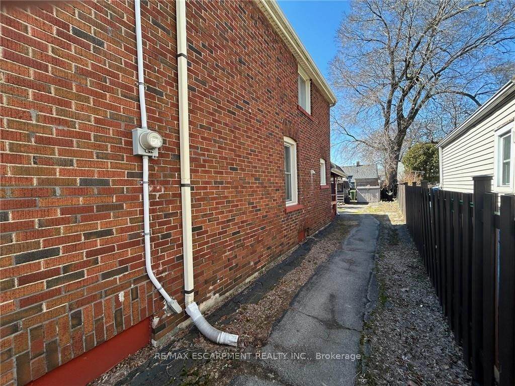 https://bt-photos.global.ssl.fastly.net/toronto/orig_boomver_1_X12951624-1.jpg