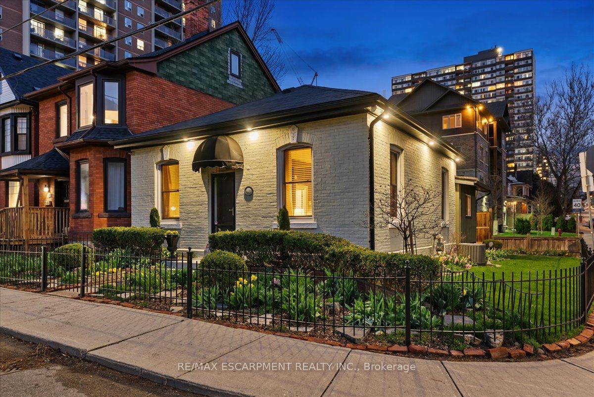 139 Queen Street - Photo 1
