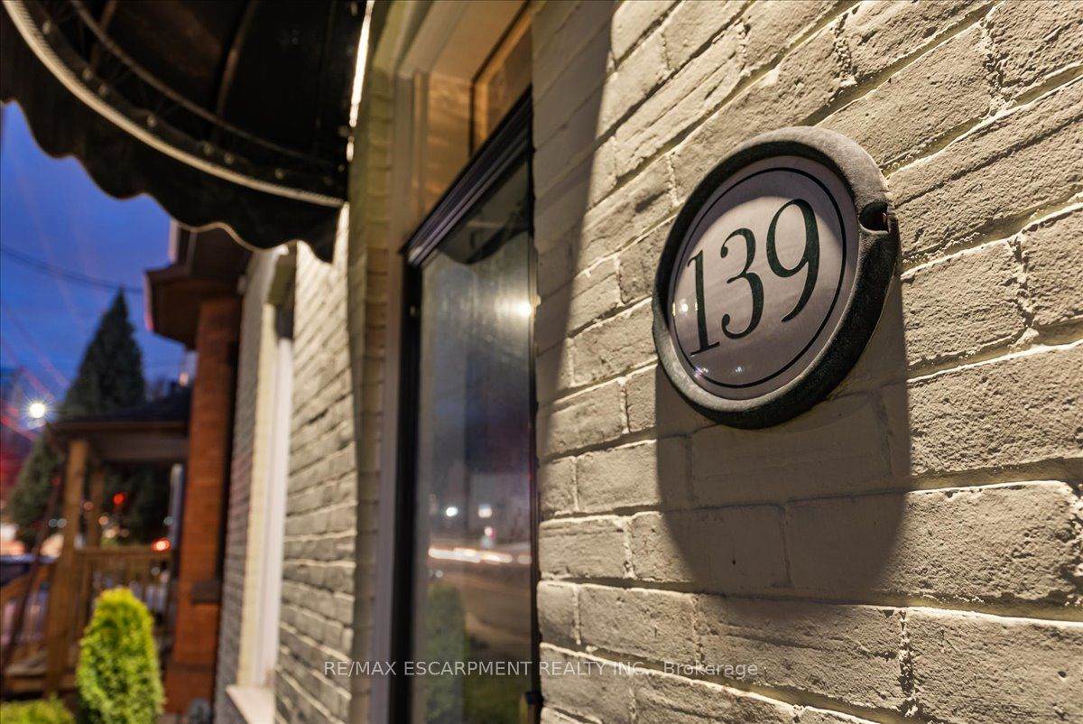 https://bt-photos.global.ssl.fastly.net/toronto/orig_boomver_1_X13012796-1.jpg