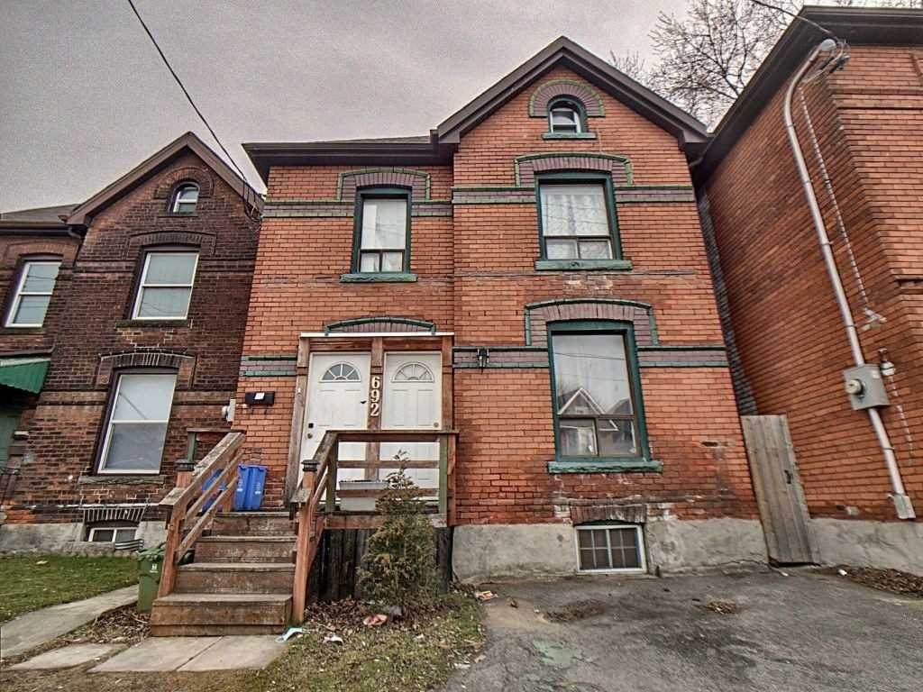 692 Wilson St - Photo 1