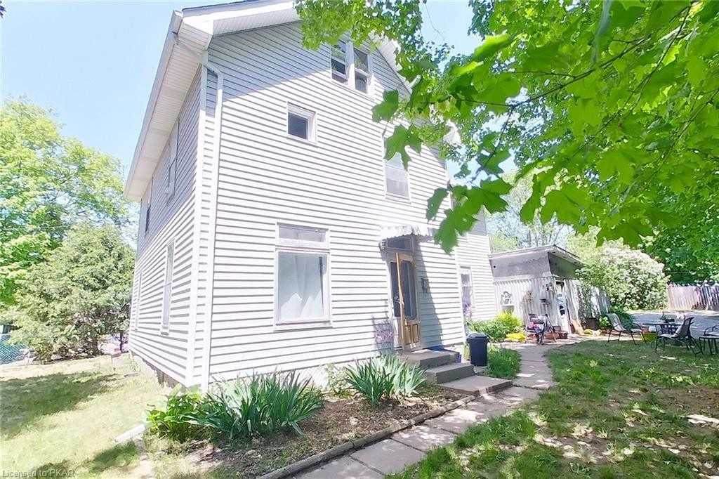 758 Fairbairn St - Photo 1