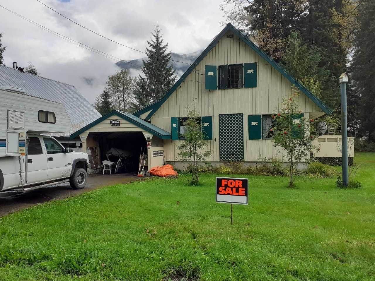1602 Railway St - Photo 1