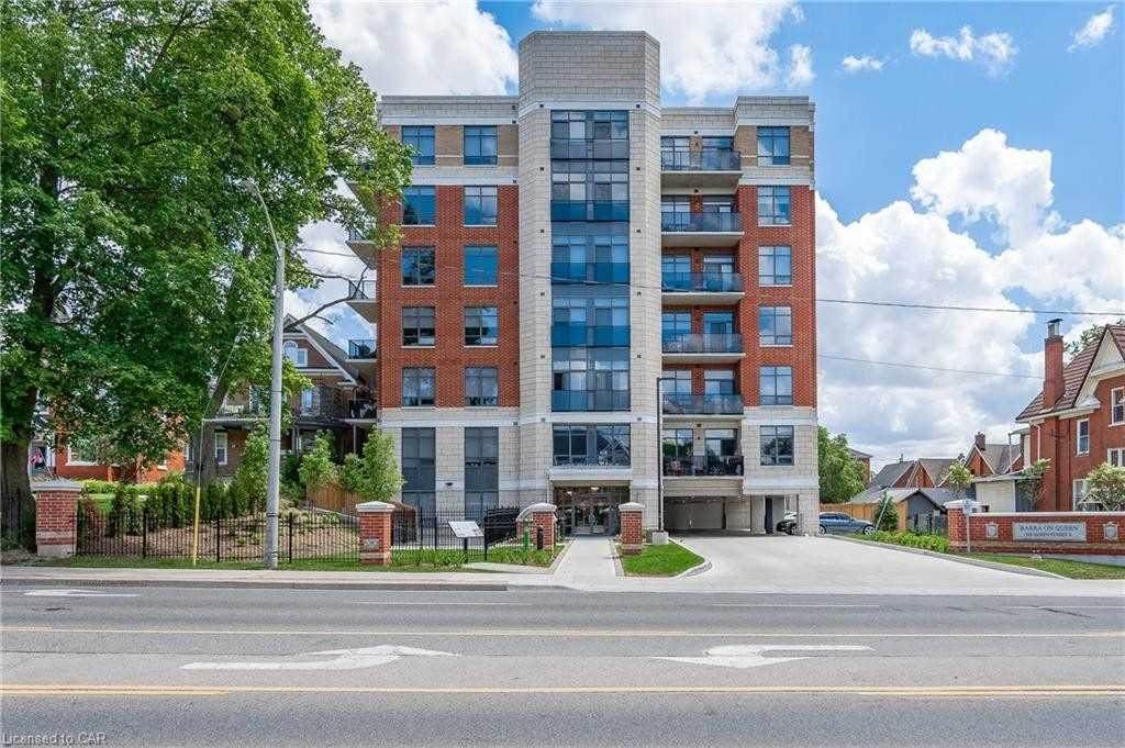 399 Queen St - Photo 1