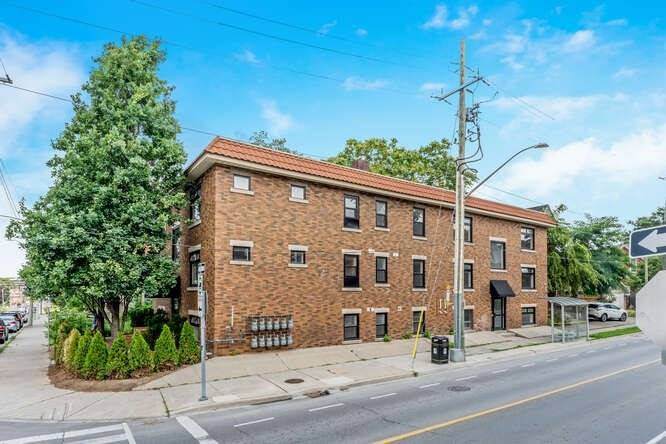 127 Victoria Ave - Photo 1