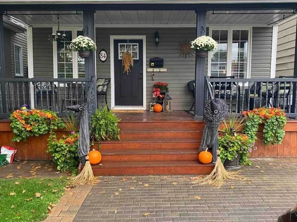 84 Hemlock St - Photo 1