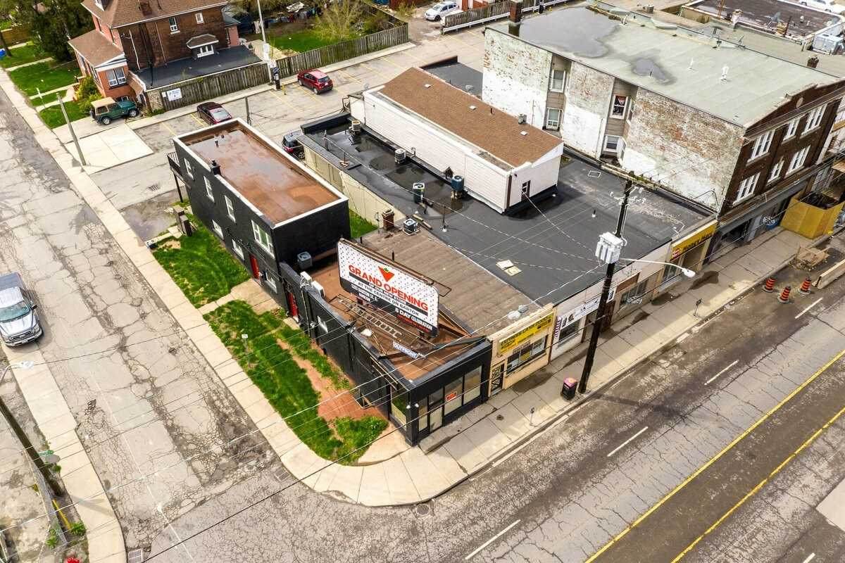 1064 Barton St - Photo 1