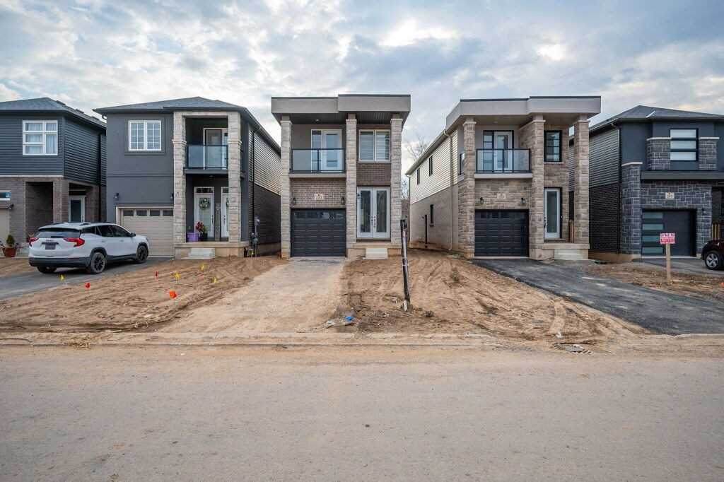 233 Louise St - Photo 1