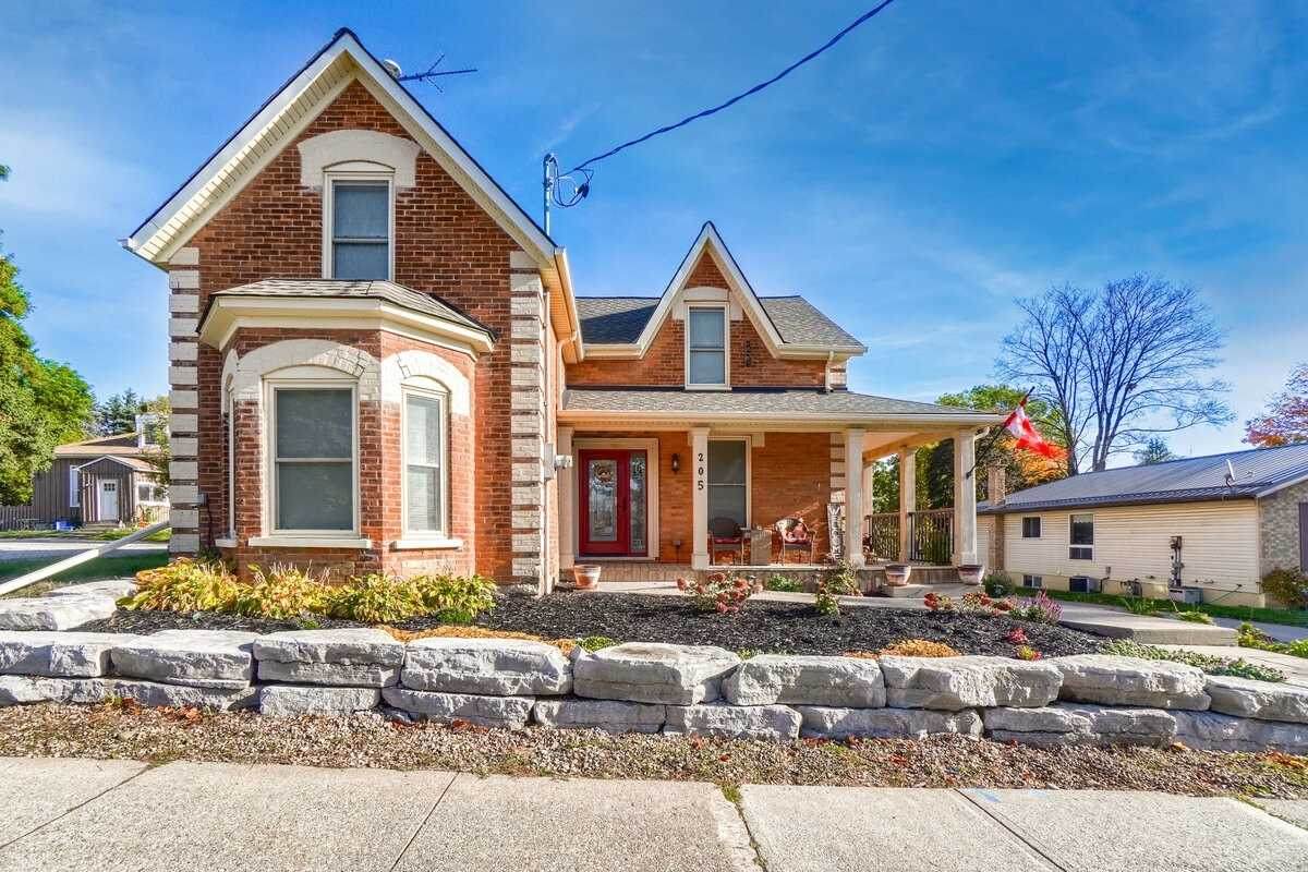 205 Main St - Photo 1