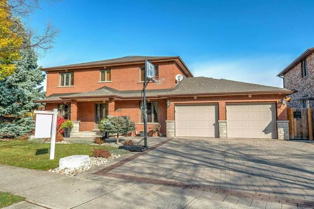 25 Shadeland Cres - Photo 1