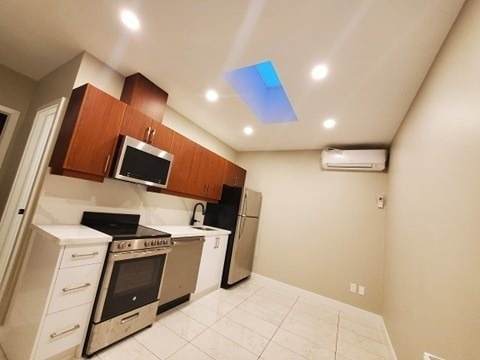 1022 Bloor St - Photo 1