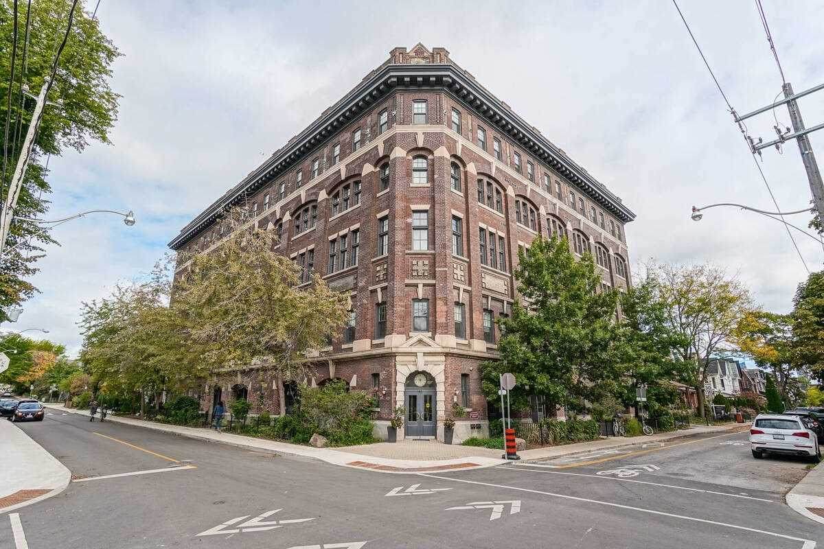 183 Dovercourt Rd - Photo 1