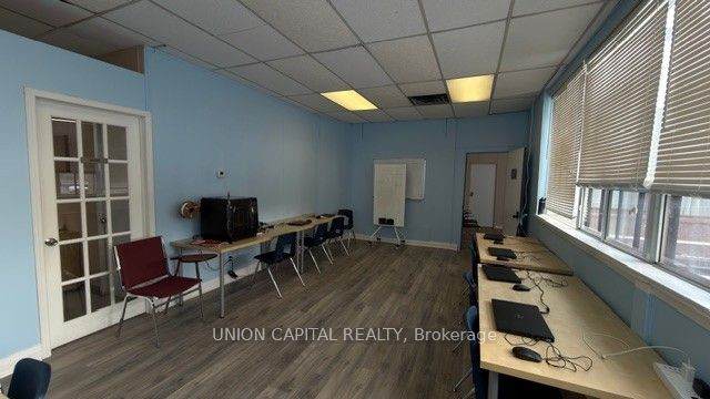 https://bt-photos.global.ssl.fastly.net/toronto/orig_boomver_2_E12774798-4.jpg