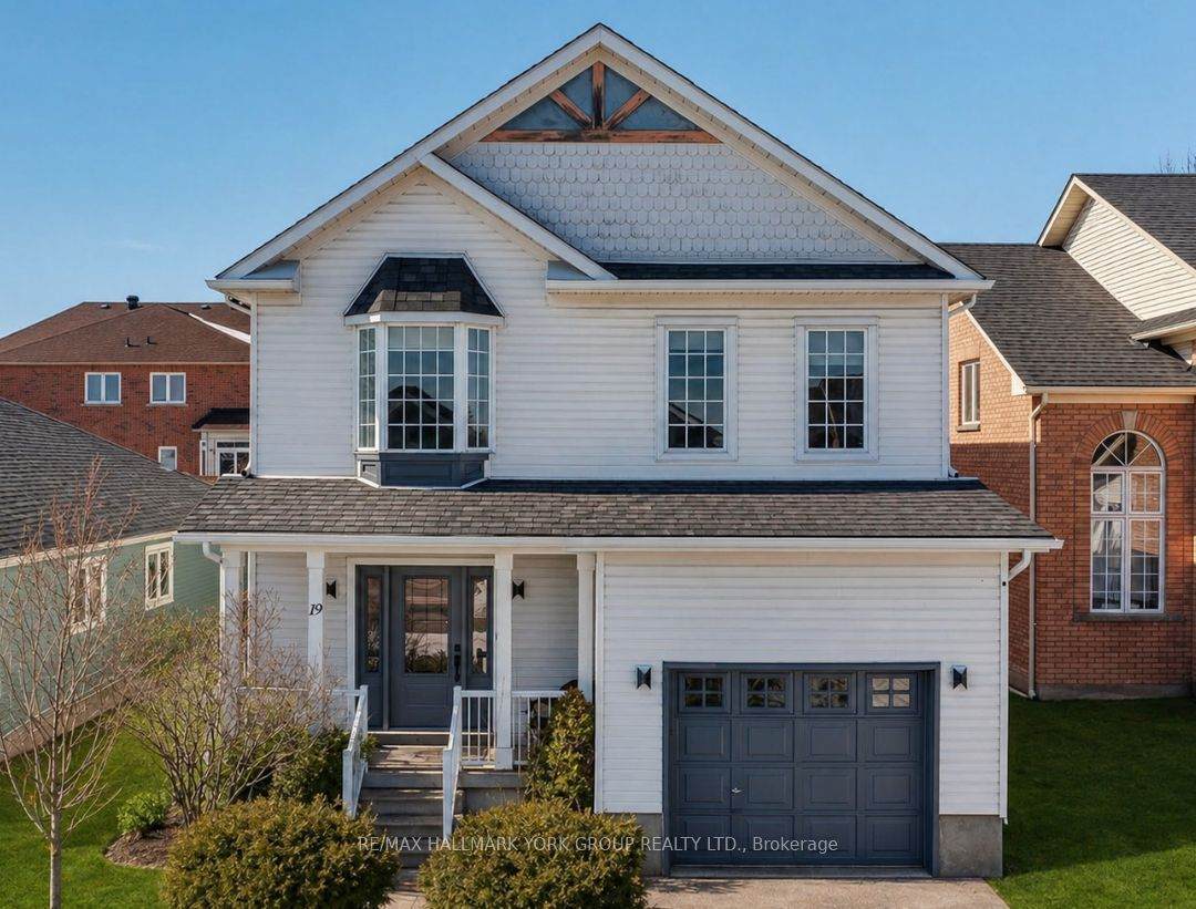 19 Silverstone Crescent - Photo 1