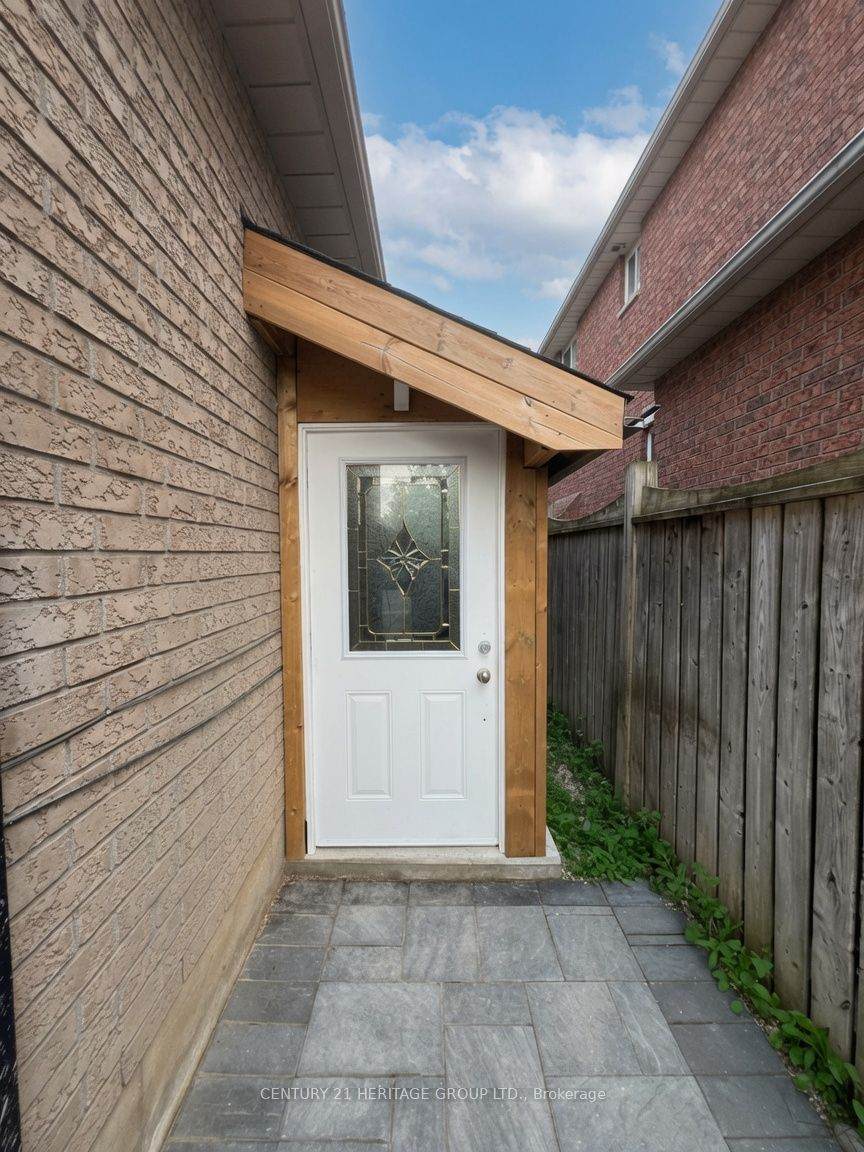 https://bt-photos.global.ssl.fastly.net/toronto/orig_boomver_2_S13608938-1.jpg
