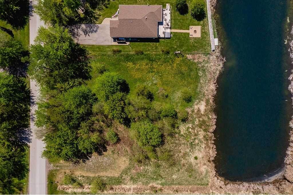 230 Bayshore Dr - Photo 1
