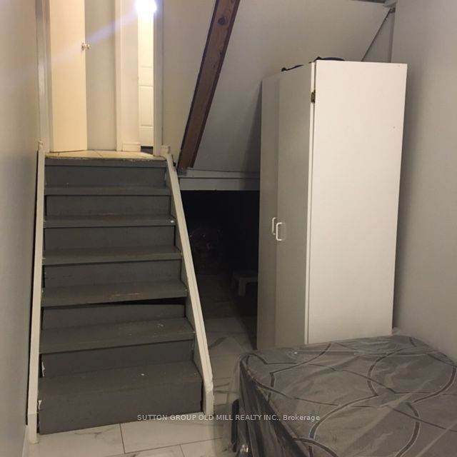 https://bt-photos.global.ssl.fastly.net/toronto/orig_boomver_2_W13618004-1.jpg