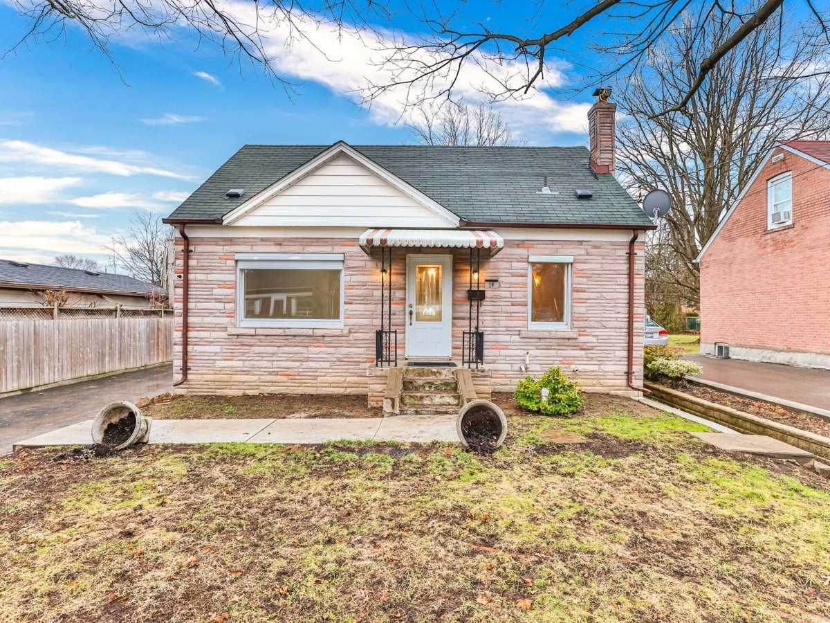 19 Rosalie Ave - Photo 1