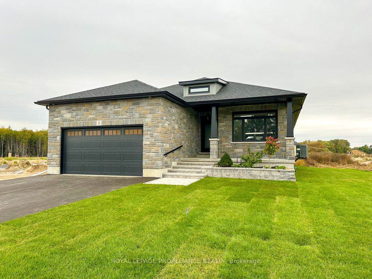 5 Mackenzie John Crescent - Photo 1