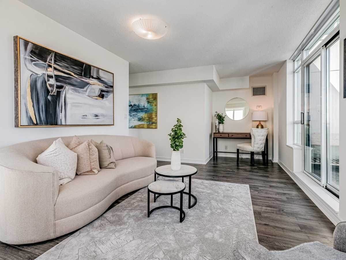 212 Eglinton Ave - Photo 1