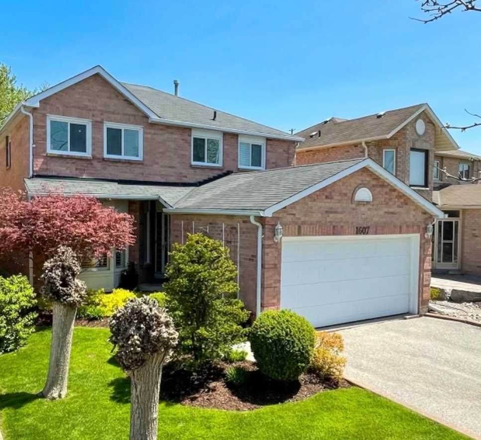 1607 Deerbrook Dr - Photo 1