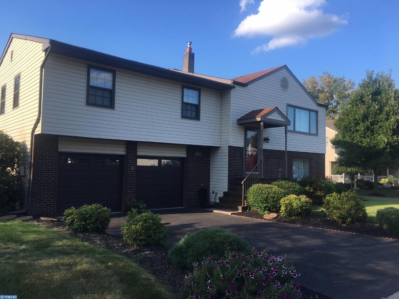 4 Robin Hood Drive - Photo 1