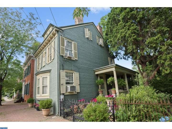 19 Farnsworth Avenue - Photo 1
