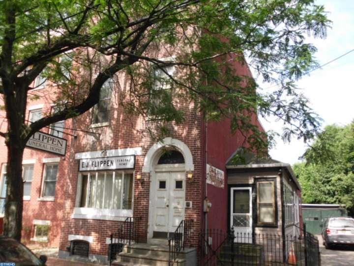453 6TH Street - Photo 1
