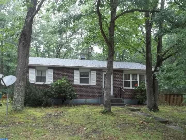 1423 Scranton Avenue - Photo 1