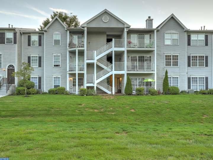 81 Chambord Court - Photo 1