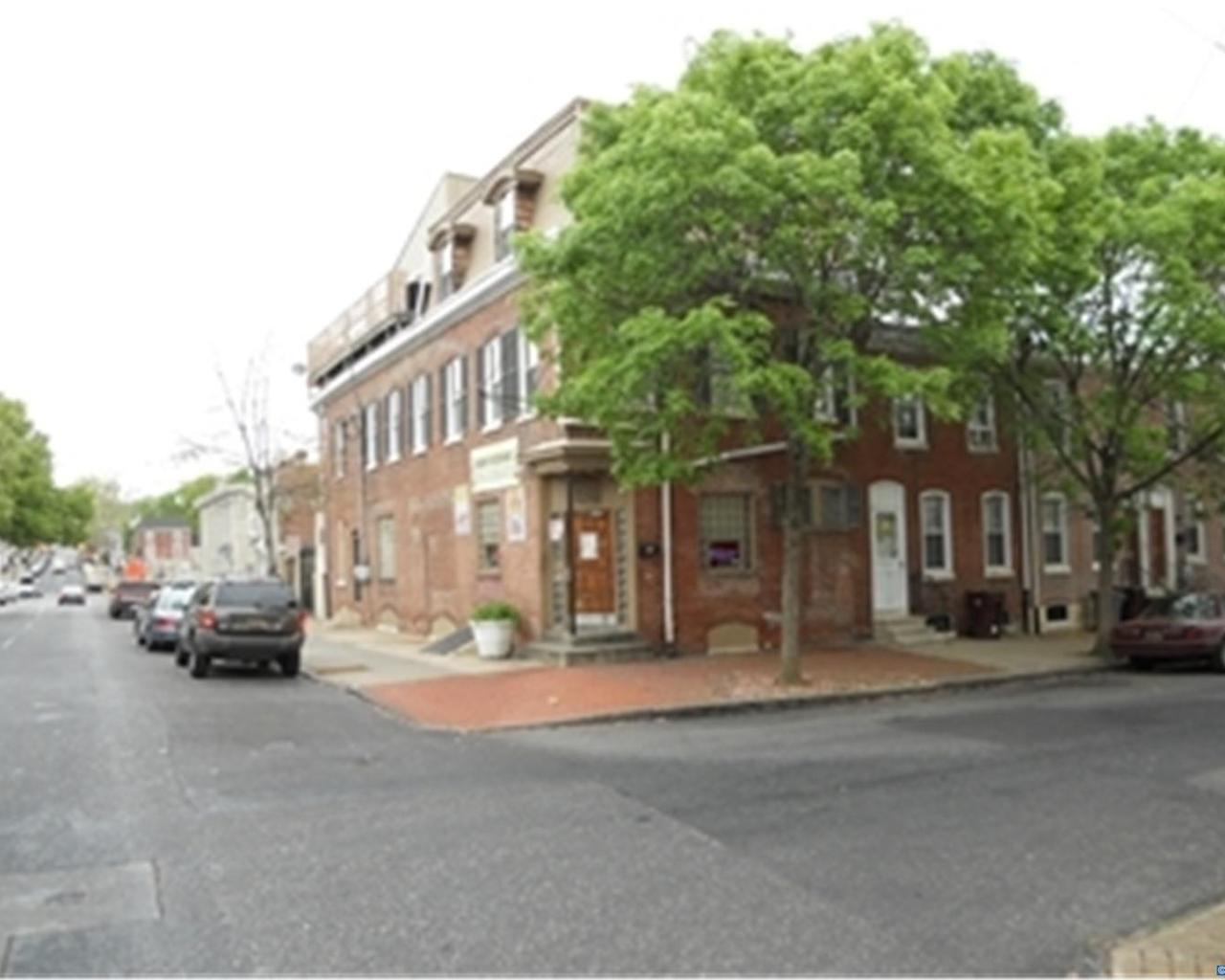 1025 Chestnut Street - Photo 1