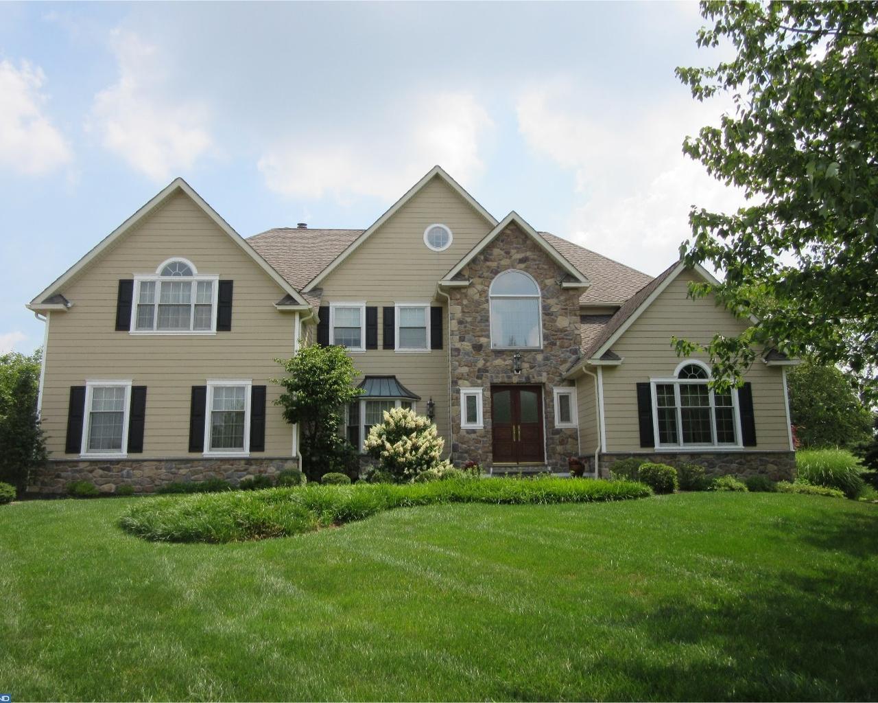 110 Burgundy Circle - Photo 1