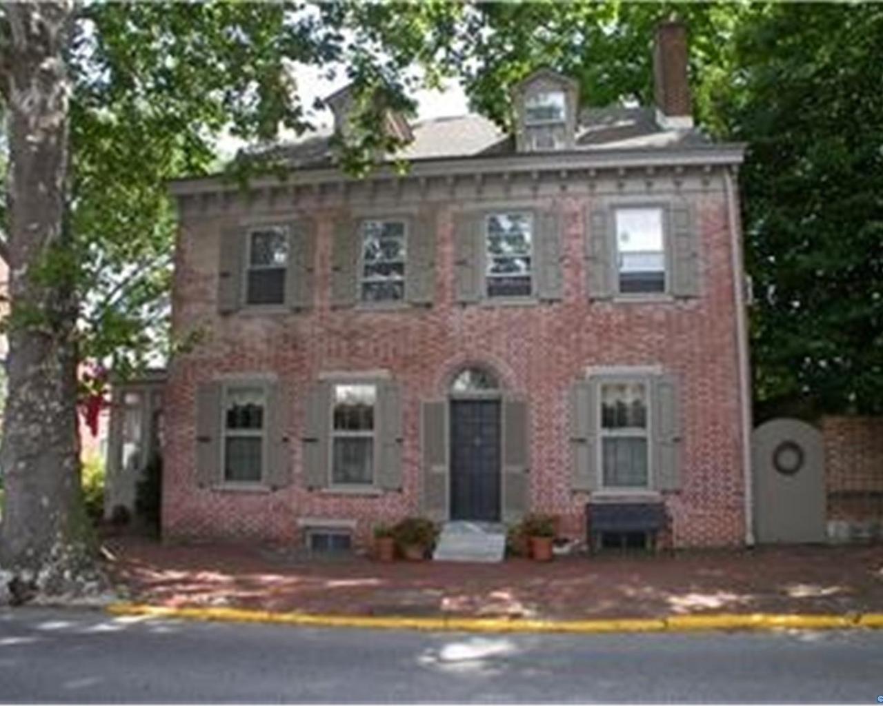 411 Delaware Street - Photo 1