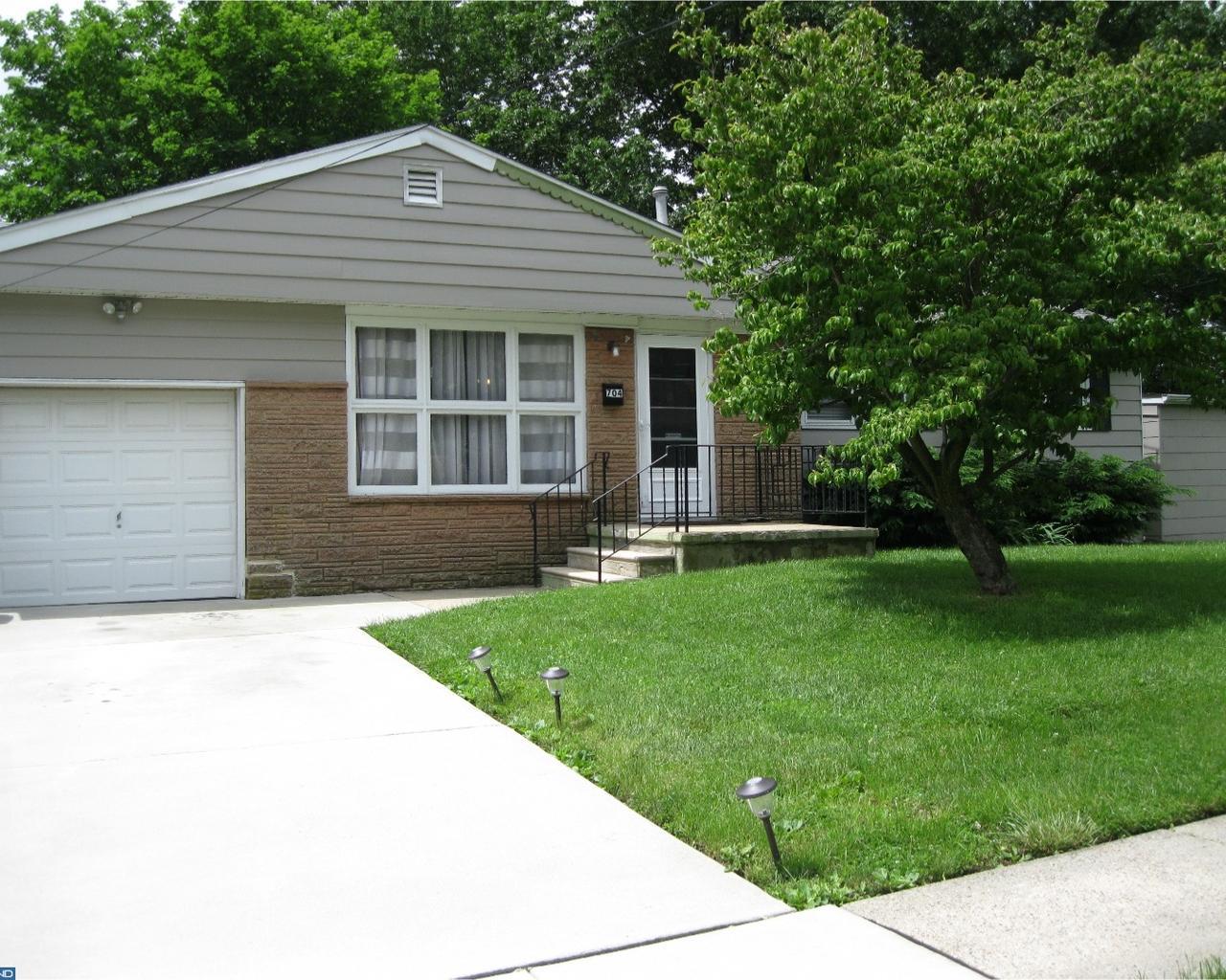 704 Bloomfield Drive - Photo 1