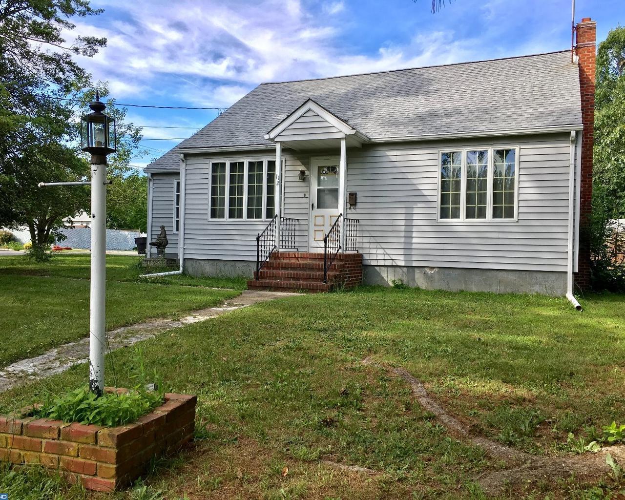 113 Monroe Ave N - Photo 1