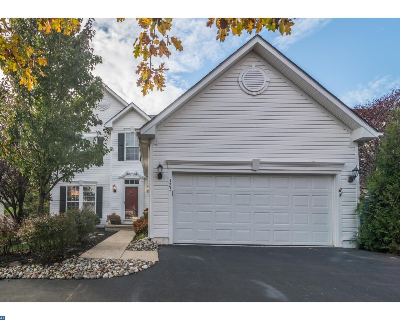 123 Lakeview Drive - Photo 1