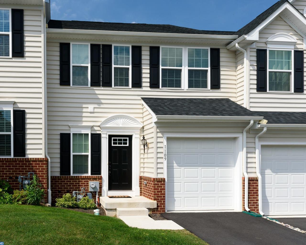 1109 Sageview Drive - Photo 1