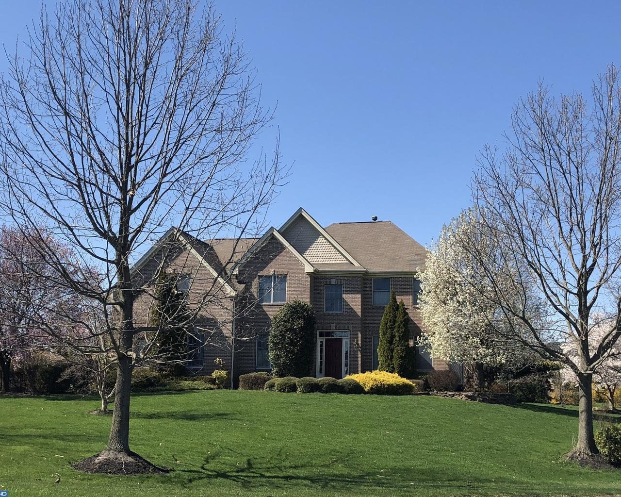 8 Colonial Court - Photo 1