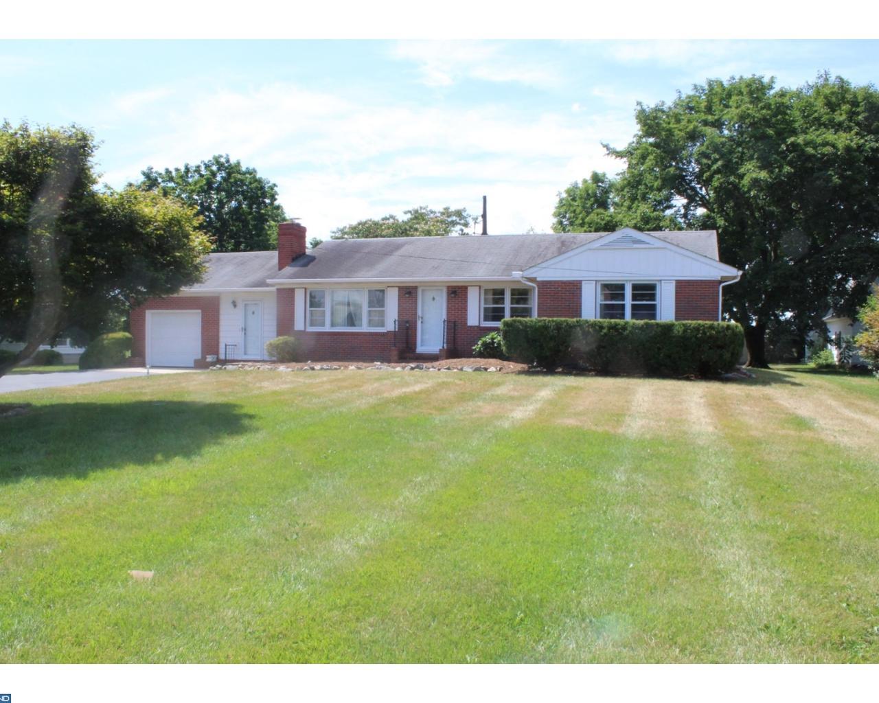 1546 Forrest Avenue - Photo 1