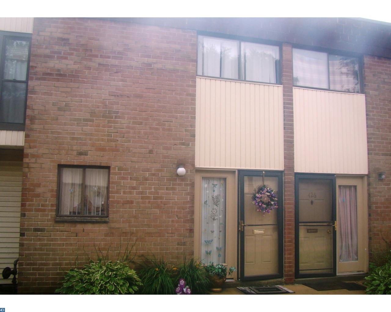 425 Centre Avenue - Photo 1